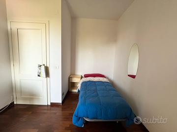 Stanza singola a studentessa universitaria