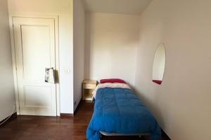 Stanza singola a studentessa universitaria