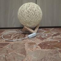 Lampada design a sfera da tavolo 