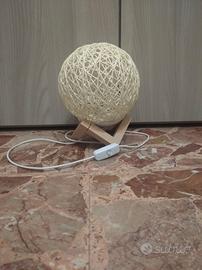 Lampada design a sfera da tavolo 