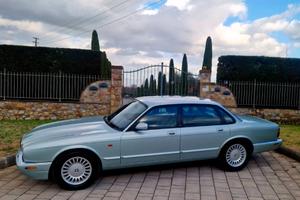 Jaguar XJ8