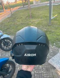 casco airoh e visiera nera