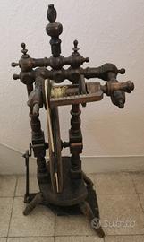 Antico arcolaio filarello in legno a pedale