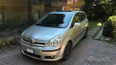 RIBASSO: Toyota Corolla Verso 2004