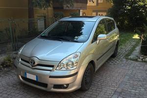 Toyota Corolla Verso 2004