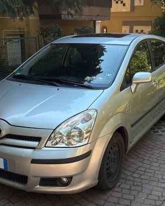 RIBASSO: Toyota Corolla Verso 2004
