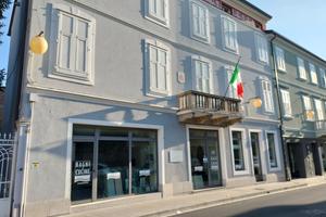 Locale commerciale vetrinato