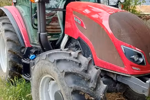 Trattore valtra