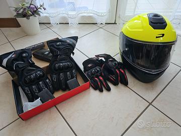 Casco + guanti estivi+guanti invernali.