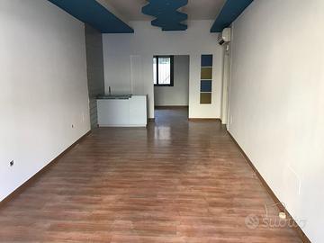 Locale commerciale in centro storico con vetrina