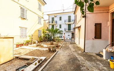 SPAZIOSO TRILOCALE AL PIANO TERRA NO CONDOMINIO