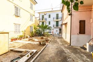 SPAZIOSO TRILOCALE AL PIANO TERRA NO CONDOMINIO