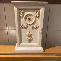 ARMADIETTO SHABBY CON OROLOGIO