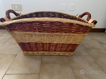 Cesta in vimini grande con maniglie in legno 60x50