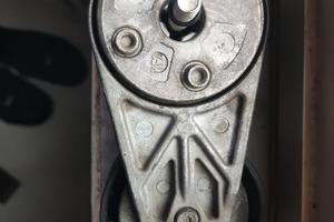 RULLO TENDICINGHIA MOTORE ALFA ROMEO MITO 55232827