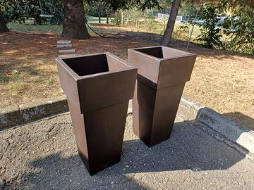 Coppia di vasi da giardino 