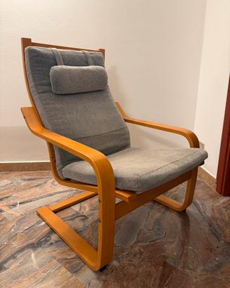 Poltrona IKEA POÄNG in legno curvato