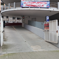 Si affitta posto auto e moto,