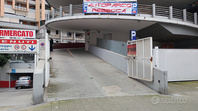 Si affitta posto auto e moto,