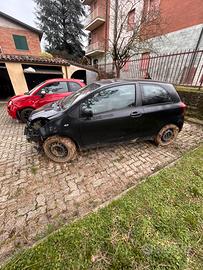 Yaris benzina 1200 tre porte 2011 incidentata