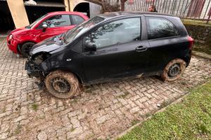 Yaris benzina 1200 tre porte 2011 incidentata