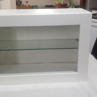 vetrinetta Ikea pari al nuovo completa.