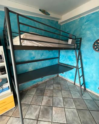 Letto a castello con scrivania