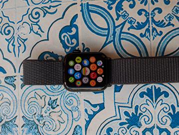 Apple Watch SE di 2ª generazione, cassa da 44 mm, 