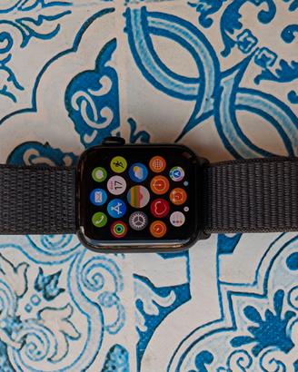 Apple Watch SE di 2ª generazione, cassa da 44 mm, 