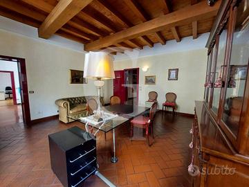 Immobile di 294 m² con più di 5 locali a Bologna