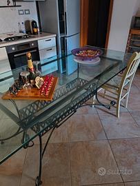 Tavolo di vetro e ferro battuto 