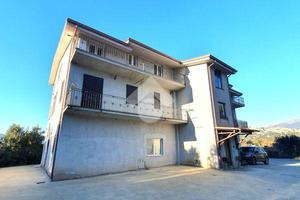 4 LOCALI A PALIANO