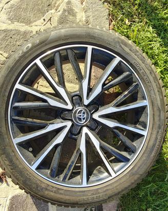 4 cerchi lega e gomme inv  R 18 215/50 yaris cross