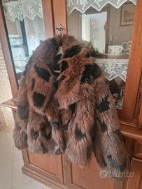 Giacca in eco-pelliccia  marrone con macchie nere