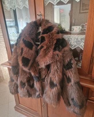 Giacca in eco-pelliccia  marrone con macchie nere