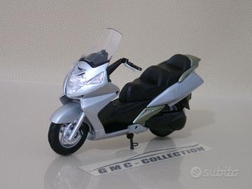 Honda Silver Wing 2001 Scooter Moto Welly 1/18
