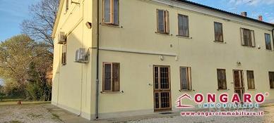Casa indipendente di 220 m² con più di 5 locali e 