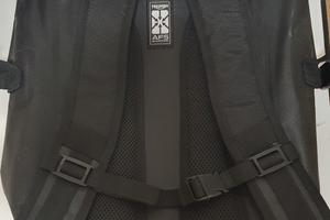 GIUBBOTTO E ZAINO TRIUMPH 