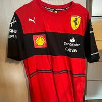 Titolo: Maglia Ferrari GP Monza 2022 – Taglia M,