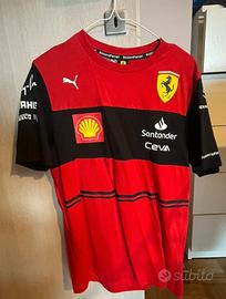 Titolo: Maglia Ferrari GP Monza 2022 – Taglia M,