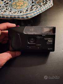 macchina fotografica a pellicola yashica 