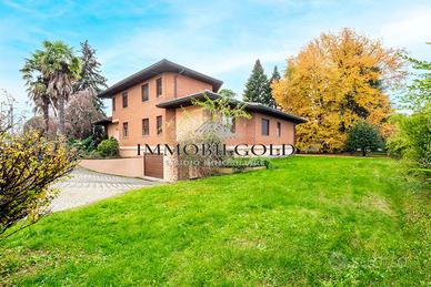 Ampia villa singola con giardino di circa 4.500 mq