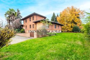 Ampia villa singola con giardino di circa 4.500 mq