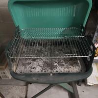 Barbecue a carbonella con ruote