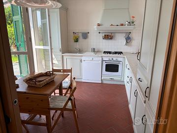 cucina completa di elettrodomestici