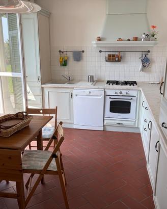 cucina completa di elettrodomestici
