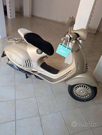 Vespa 946
