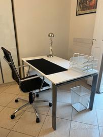 set ufficio scrivania, sedia girevole ed accessori