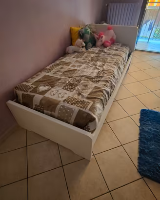 letto + comodino + materasso 