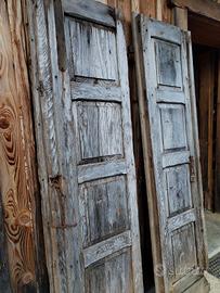 Vecchia porta in legno